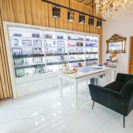 Diamantový showroom s nádherným dekorem