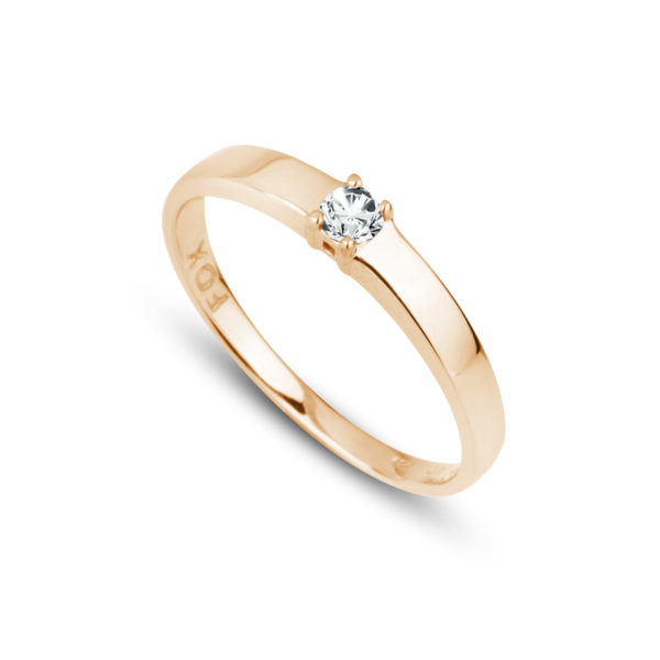 Zásnubní prsten značky FOX® 8 z růžového zlata, který je osazený jedním centrálním diamantem briliantového brusu. poloprofil