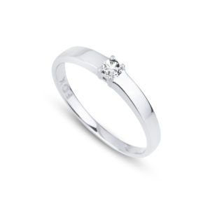 Zásnubní prsten značky FOX® 8 z bílého zlata, který je osazený jedním centrálním diamantem briliantového brusu. hlavní