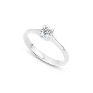 Zásnubní prsten značky FOX® 9 z bílého zlata, který je osazený jedním centrálním diamantem briliantového brusu. poloprofil