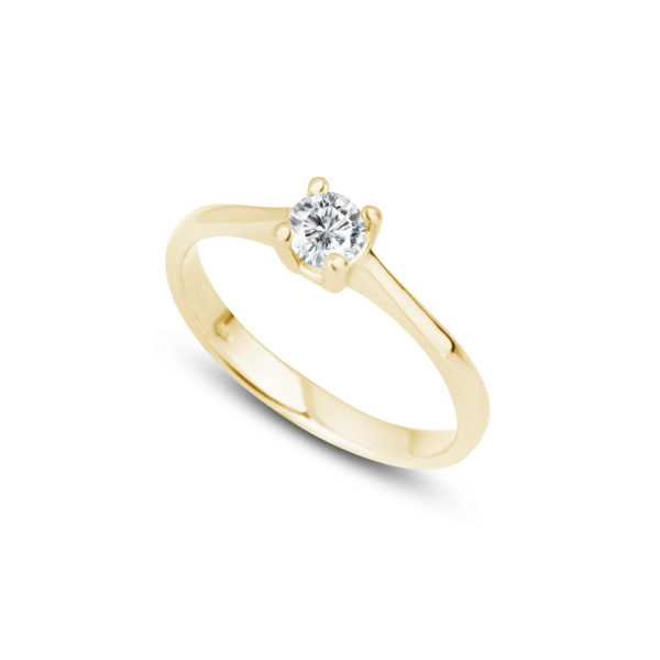 Zásnubní prsten značky FOX® 9 ze žlutého zlata, který je osazený jedním centrálním diamantem briliantového brusu. poloprofil