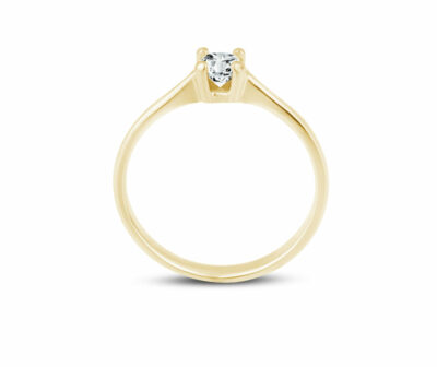 Zásnubní prsten značky FOX® 9 ze žlutého zlata, který je osazený jedním centrálním diamantem briliantového brusu.
