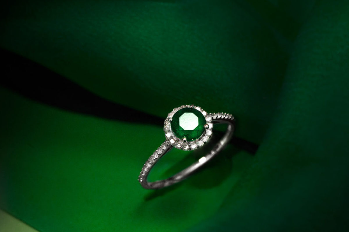 Spojení přírodních smaragdů a diamantů