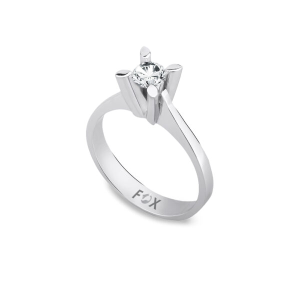 Zásnubní prsten značky FOX®, který je osazený jedním centrálním diamantem briliantového brusu o váze 0,34 ct. hlavní