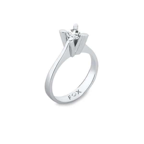 Zásnubní prsten značky FOX®, který je osazený jedním centrálním diamantem briliantového brusu o váze 0,34 ct. poloprofil