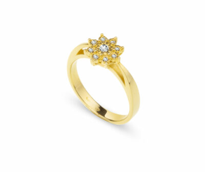 Zásnubní prsten značky FOX® 15 ze žlutého zlata, který je osazený drobnými diamanty briliantového brusu.