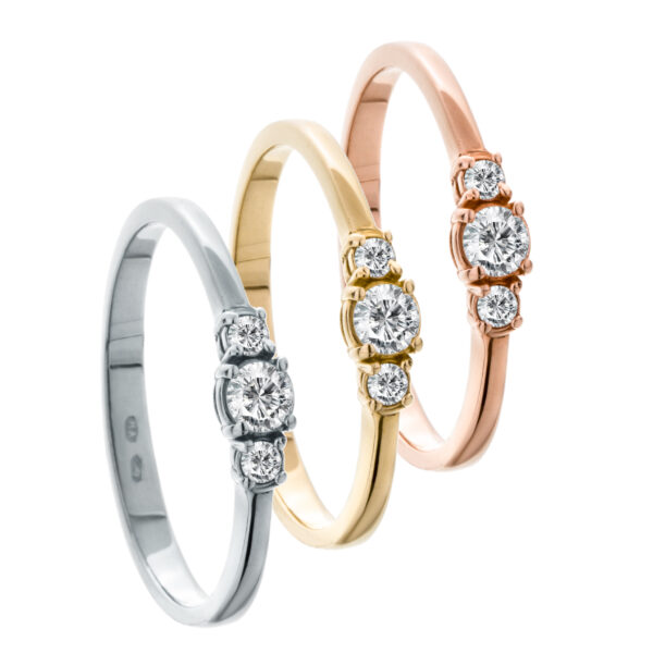 Zásnubní prsten značky FOX® 1 ze žlutého zlata, osazený celkem třemi diamanty briliantového brusu. tři
