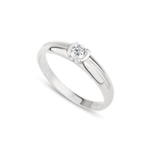 Zásnubní prsten značky FOX® 10 z bílého zlata, který je osazený jedním centrálním diamantem briliantového brusu. hlavní