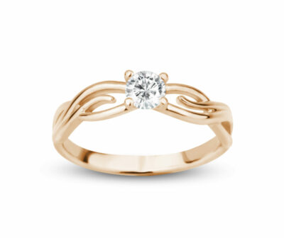 Zásnubní prsten značky FOX® 5 z růžového zlata, který je osazený jedním centrálním diamantem.