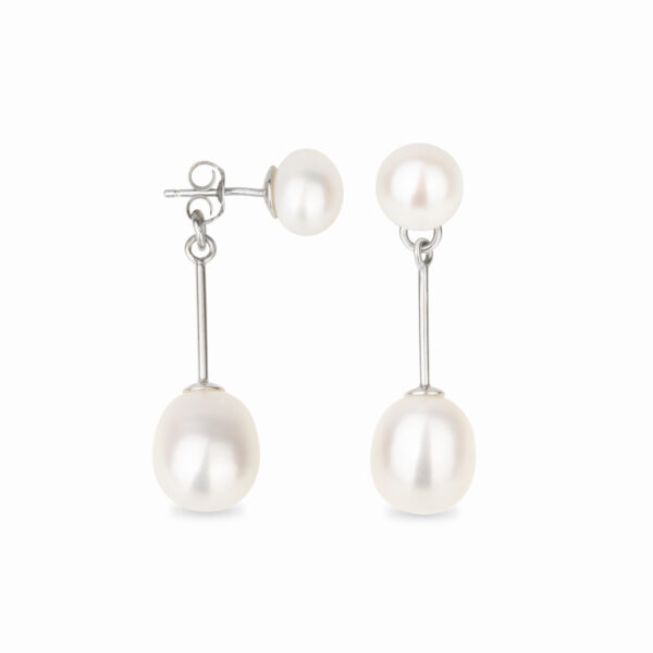 Stylové perlové náušnice z bílého zlata osazené dvěma přírodními perlami s dynamikou moře. A